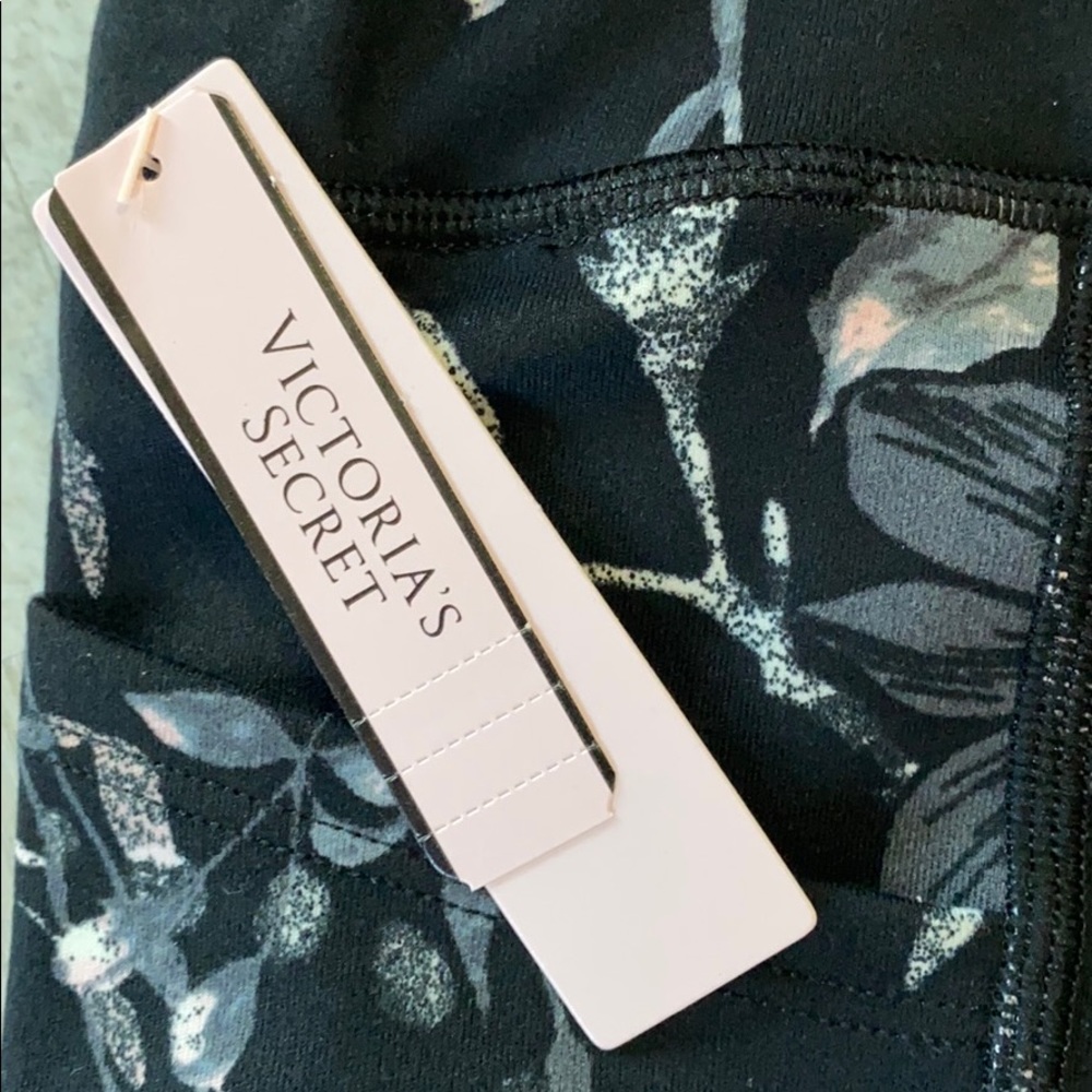 ❤️VICTORIA'S SECRET 🌸Incredible Essential Legging - Picture 6 of 7
